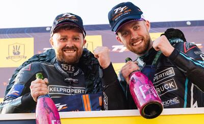 Tourist Trophy 2024: Sidecar, la prima vittoria dei fratelli Crowe!
