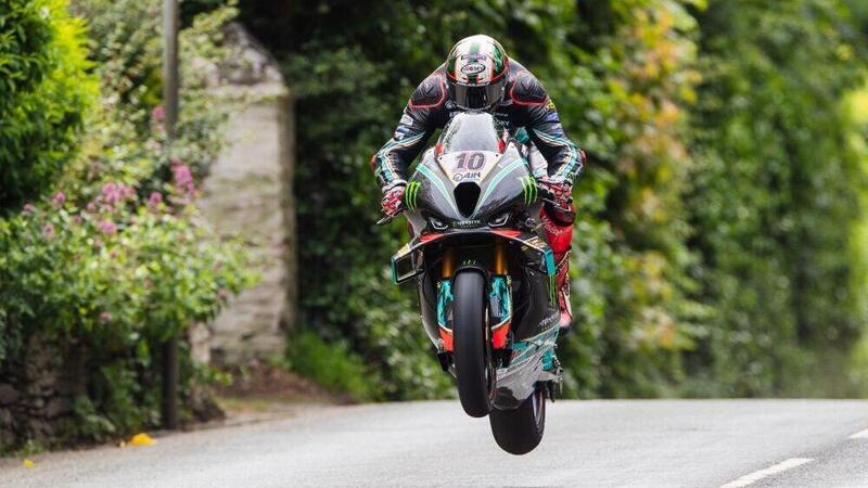 Tourist Trophy 2024: Hickman vince la Superbike con un doppio colpo di scena!