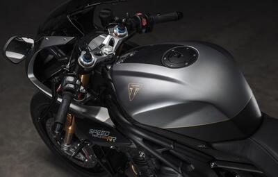 Triumph e Breitling di nuovo insieme, ecco la Speed Triple 1200 RR Breitling