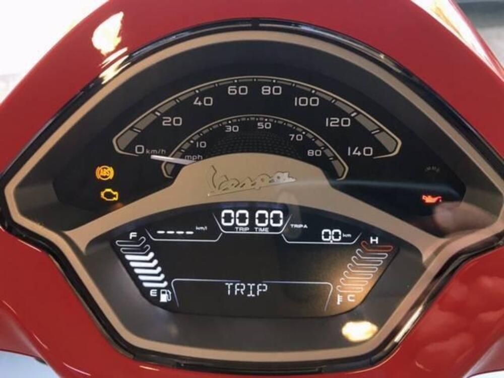 Vespa Primavera 125 RED (2025) (5)
