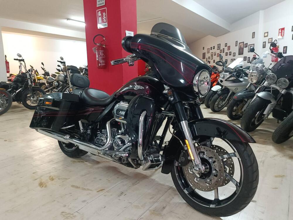 Harley-Davidson 1800 Street Glide (2010 - 11) - FLHXSE (2)