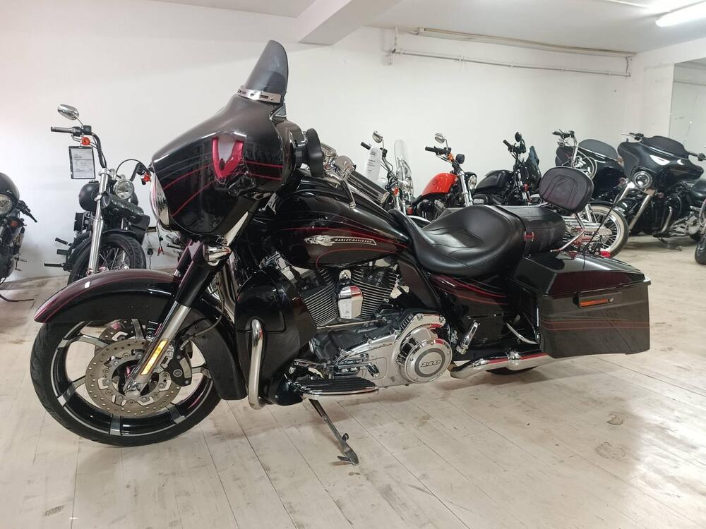 Harley-Davidson 1800 Street Glide (2010 - 11) - FLHXSE (3)