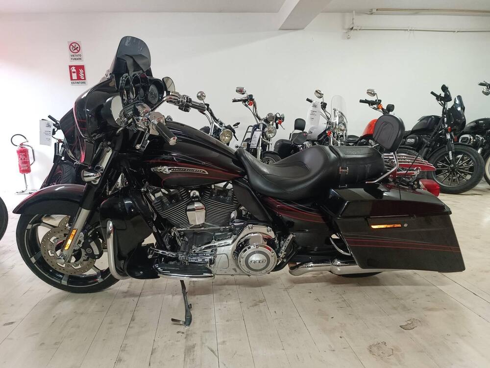 Harley-Davidson 1800 Street Glide (2010 - 11) - FLHXSE (4)