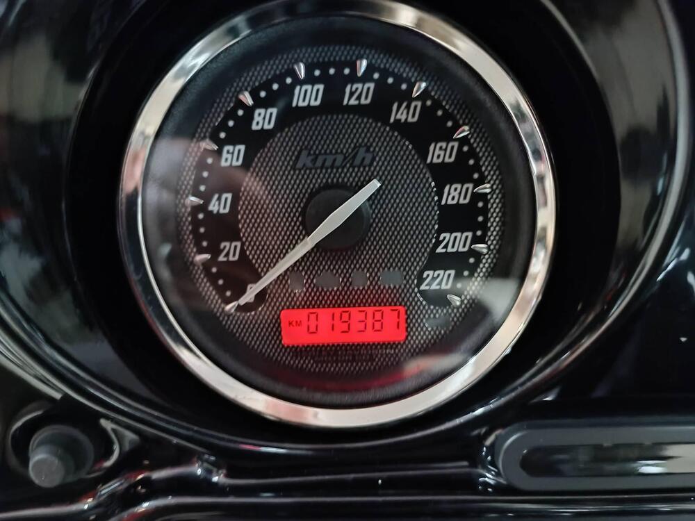 Harley-Davidson 1800 Street Glide (2010 - 11) - FLHXSE (5)