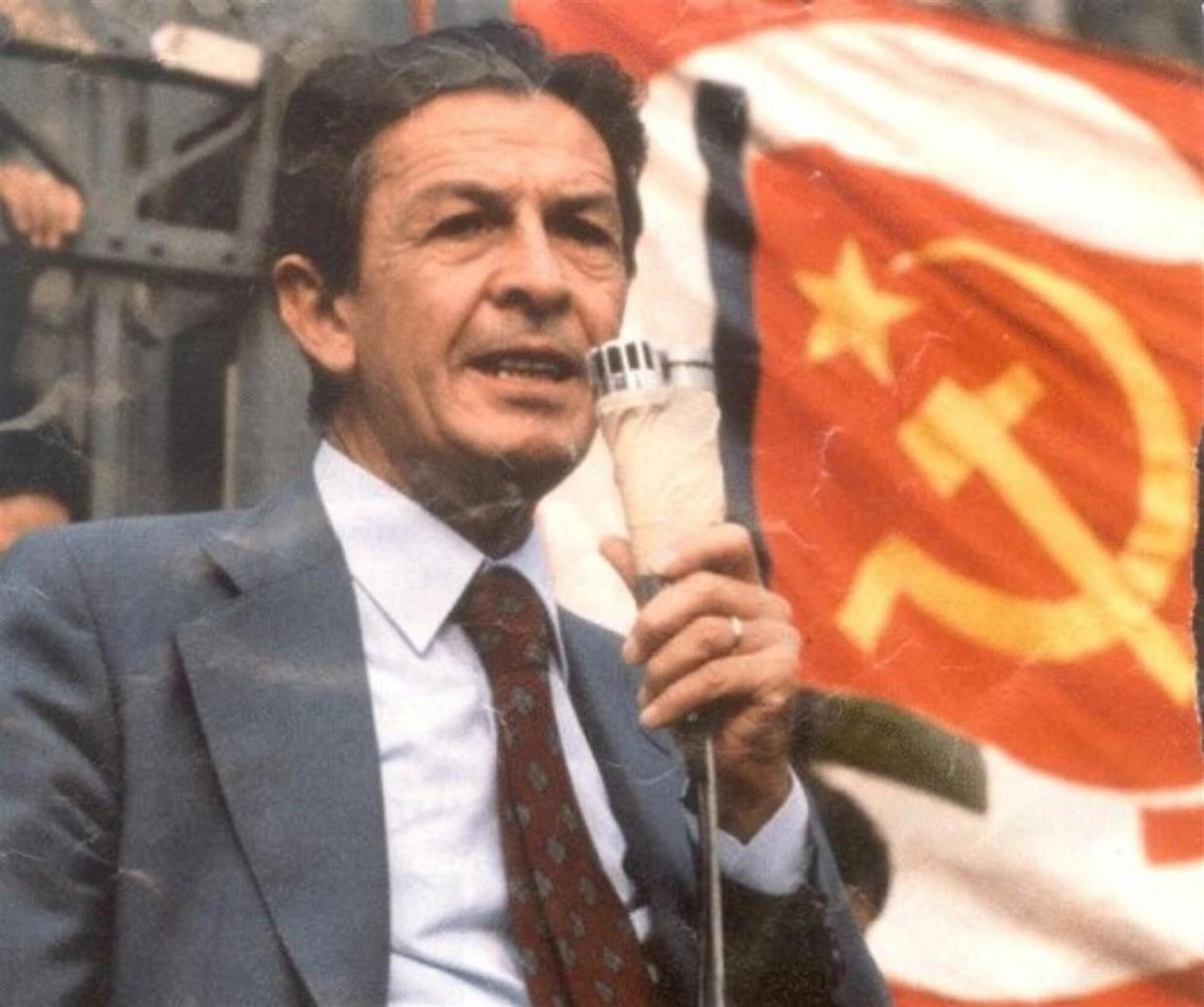 Enrico Berlinguer a un comizio 