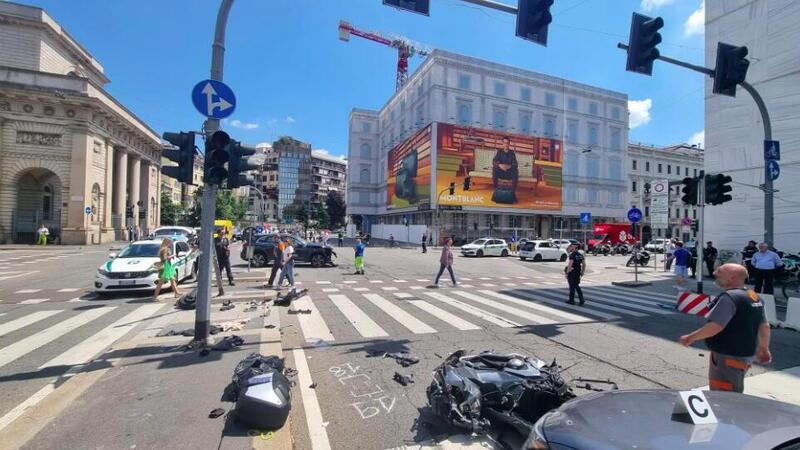 Milano, incidente tra auto e moto in piazza Oberdan: gravissimo un ragazzo