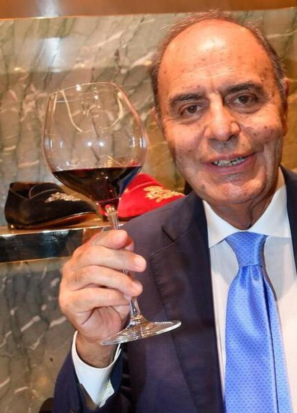 Il vino di Bruno Vespa merita i Frecciarossa? Non per Luca Martini, miglior sommelier del mondo: &ldquo;Lista fatta male che crea sprechi&rdquo;. E ci spiega perch&eacute; &ldquo;si rischia il mal di testa&hellip;&rdquo;