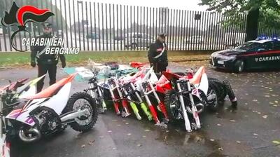 Moto rubate a Milano, scoperto il covo del ladro: refurtiva milionaria