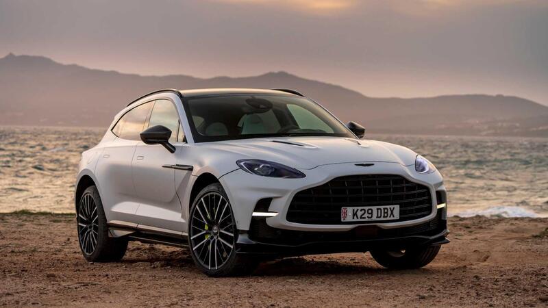 Aston Martin DBX707