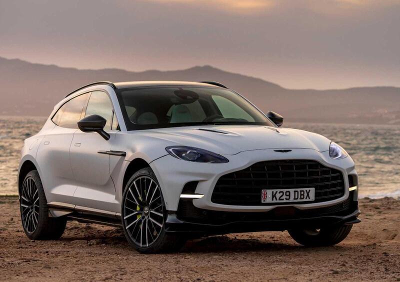 Aston Martin DBX707