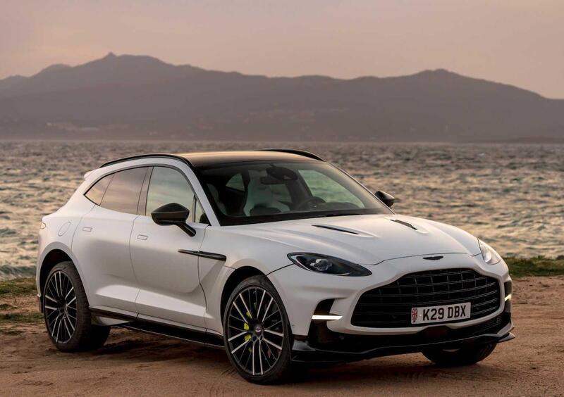 Aston Martin DBX707 (2)