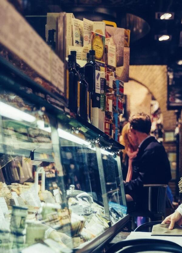 Siamo andati a mangiare da Roscioli Salumeria con Cucina a Roma, il locale che Lollobrigida amerebbe. Ma vale davvero la pena (e il conto)? 