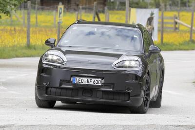 Porsche Cayenne: le foto spia della nuova elettrica 