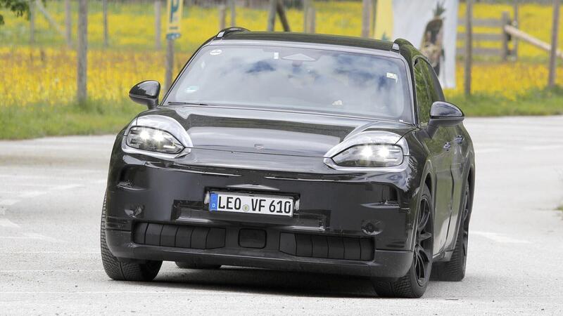 Porsche Cayenne: le foto spia della nuova elettrica 