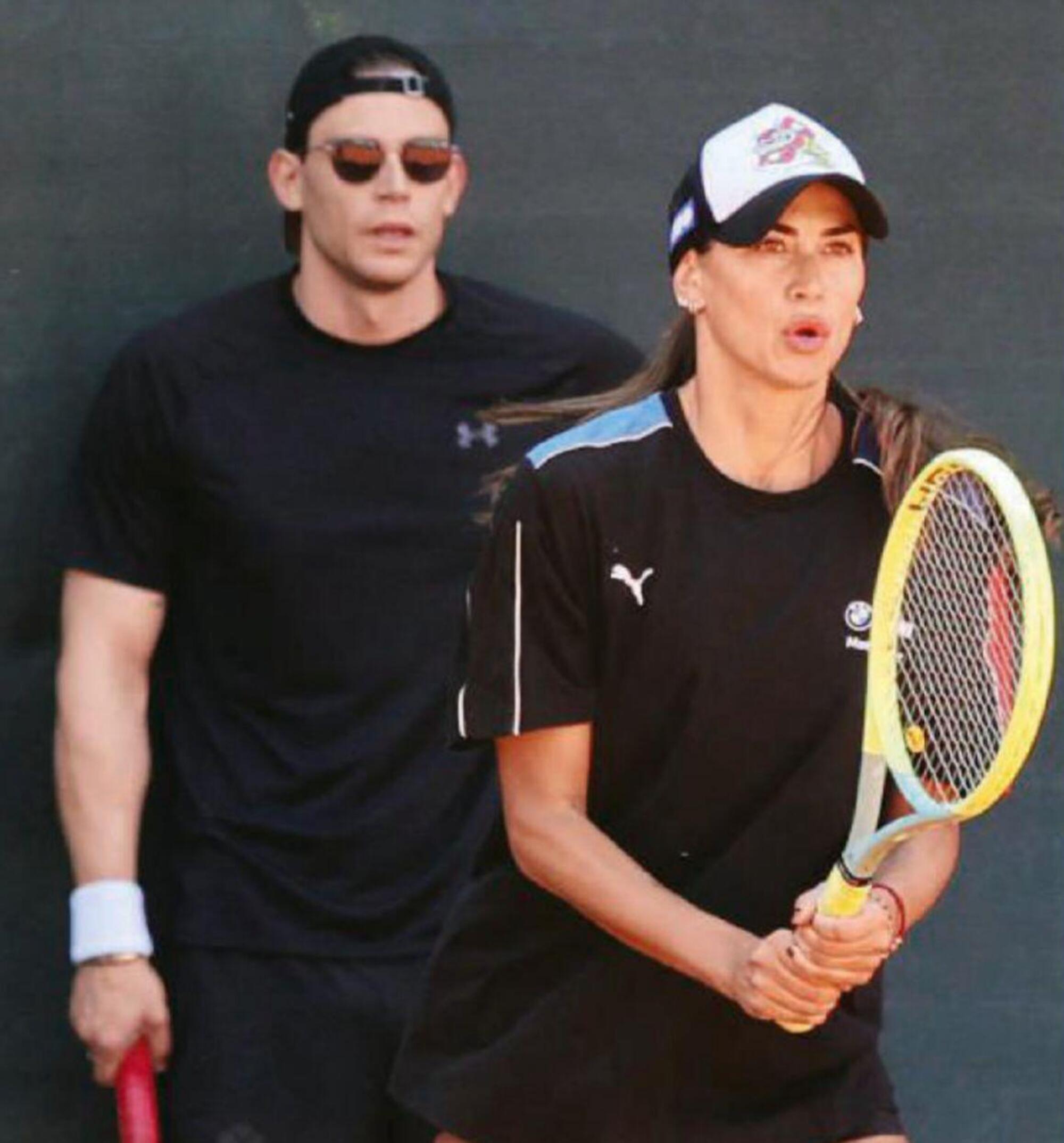 Melissa Satta e Carlo Gussalli Beretta sul campo da tennis