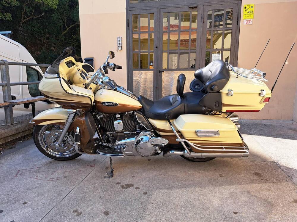 Harley-Davidson 1800 Road Glide Ultra (2011 - 12) - FLTRUSE (2)