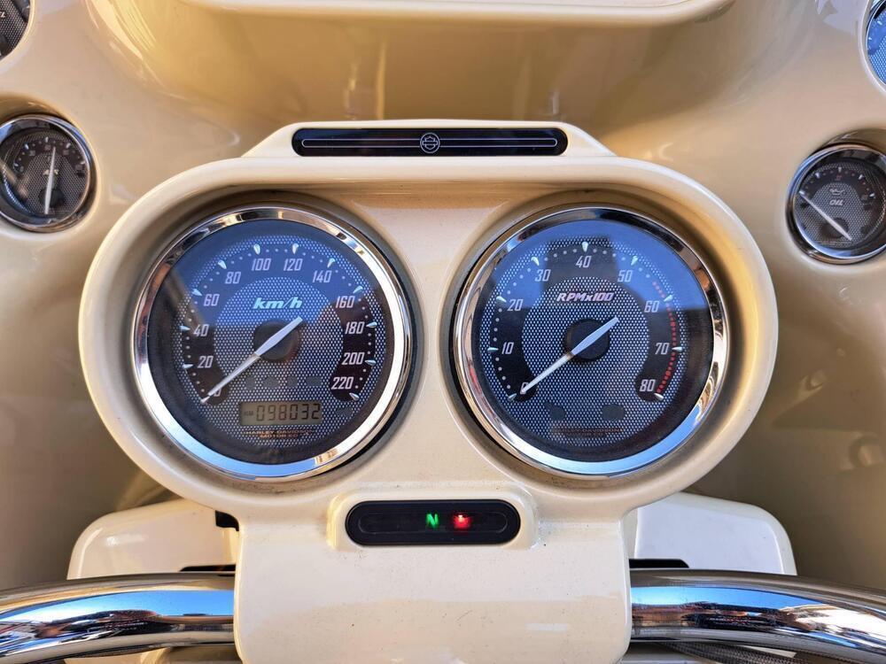 Harley-Davidson 1800 Road Glide Ultra (2011 - 12) - FLTRUSE (3)