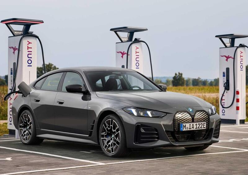 BMW i4 (2021-->>) (3)
