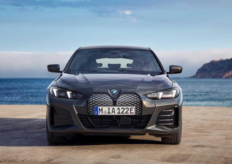 BMW i4 (2021-->>) (4)