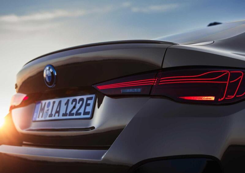 BMW i4 (2021-->>) (12)