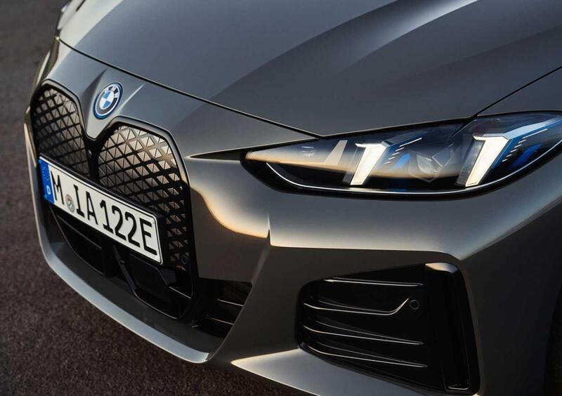 BMW i4 (2021-->>) (11)