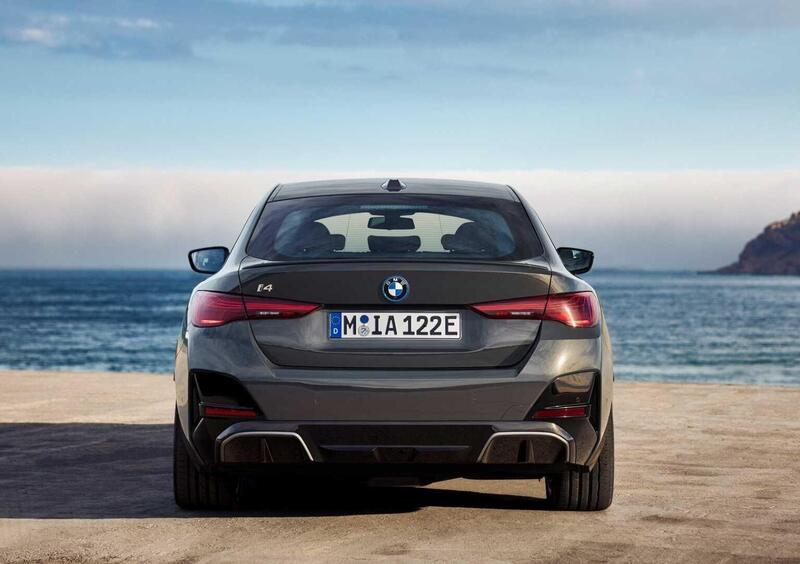 BMW i4 (2021-->>) (8)