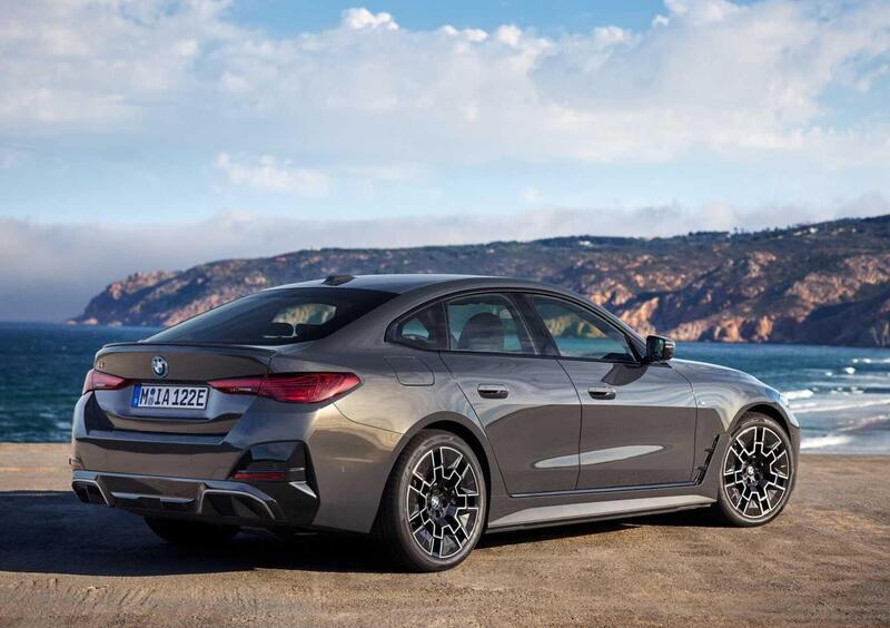 BMW i4 (2021-->>) (6)