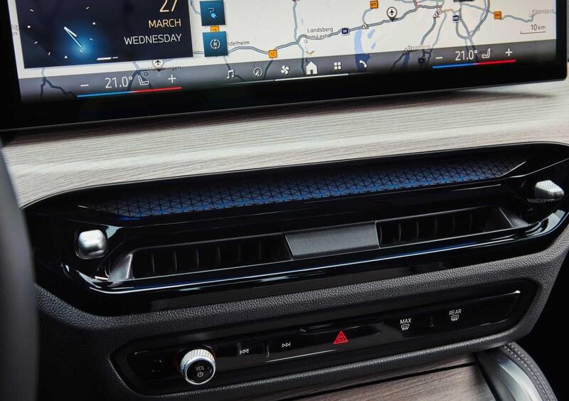 BMW i4 (2021-->>) (17)