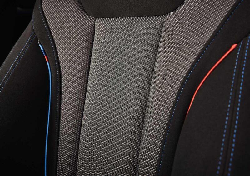 BMW i4 (2021-->>) (14)