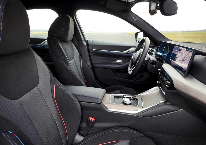 BMW i4 (2021-->>) (10)