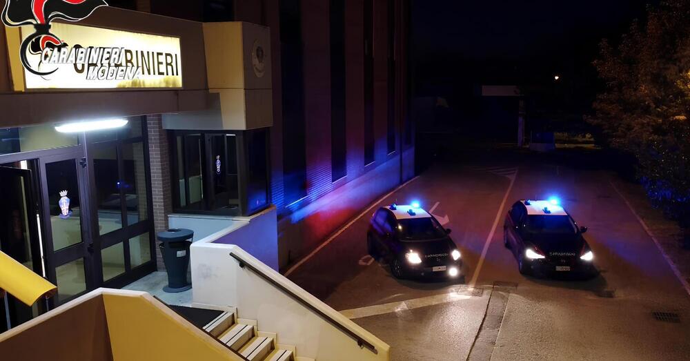 Che shock: dai carabinieri con il cadavere della moglie nel bagagliaio dell&rsquo;auto. Femminicidio a Modena?