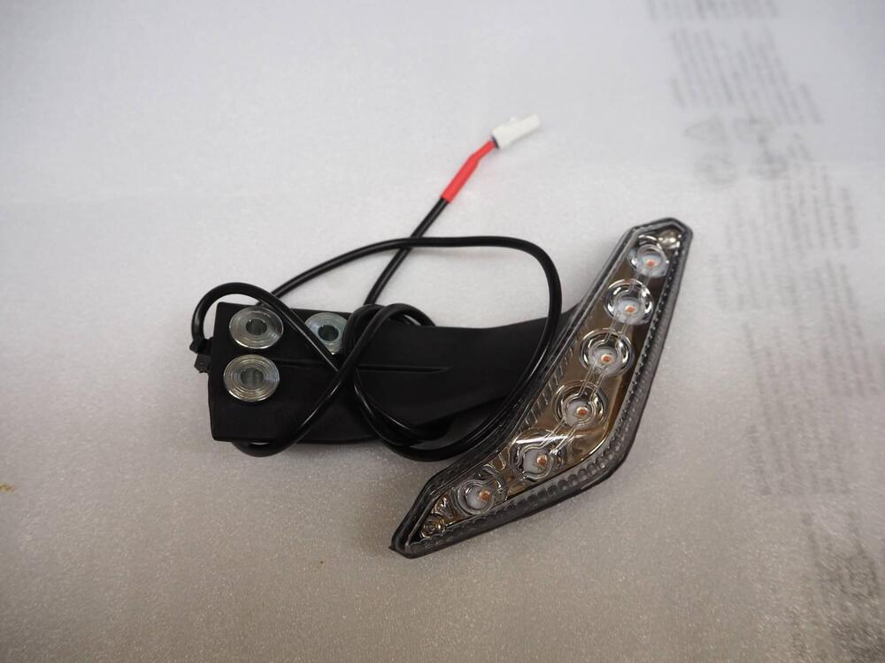 MV Agusta Turismo Veloce 800 freccia posteriore de