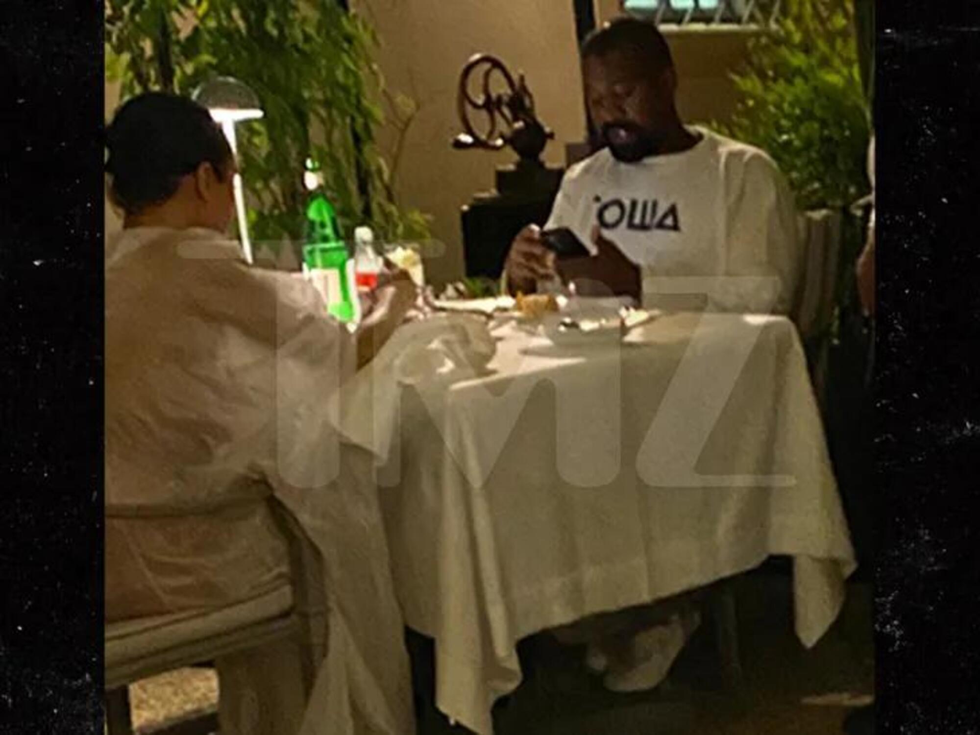 Kanye West e Bianca Censori al ristorante in Italia