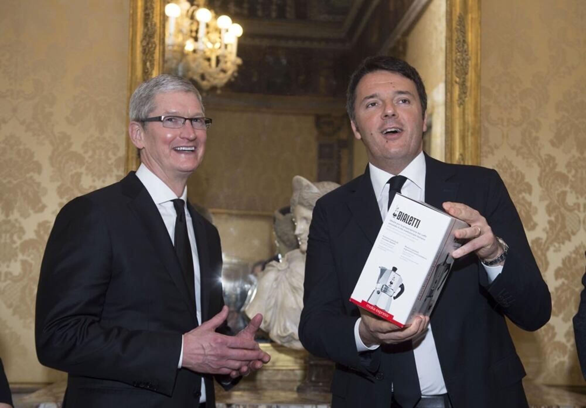 Matteo Renzi con Tim Cook di Apple, foto di Filippo Attili 