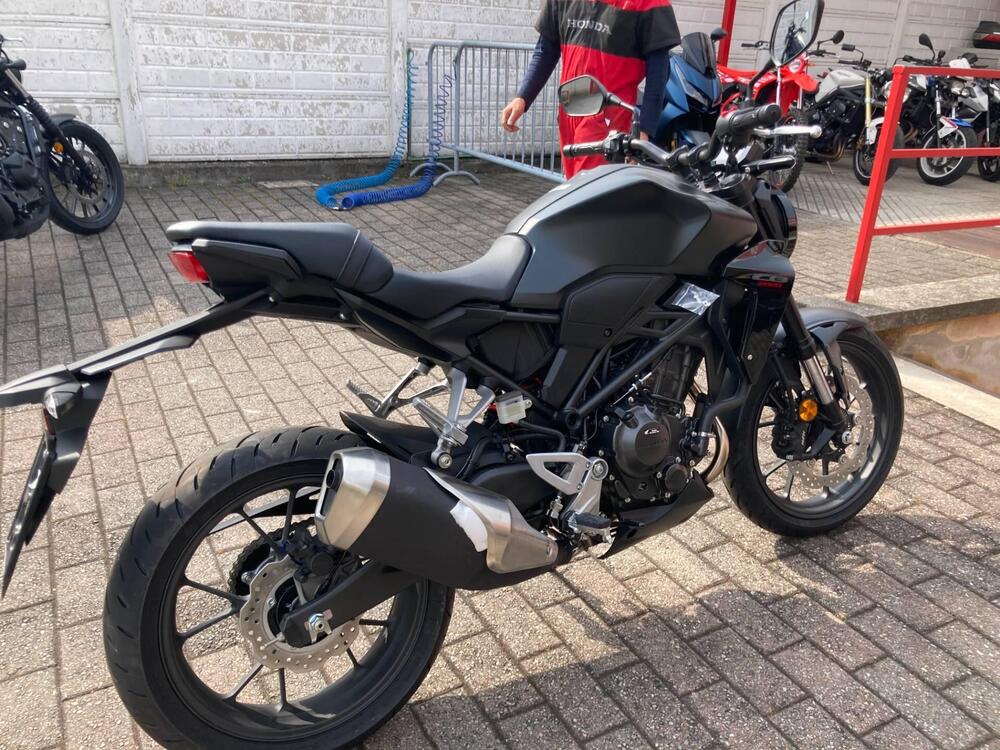 Honda CB 300 R (2022 - 25) (2)