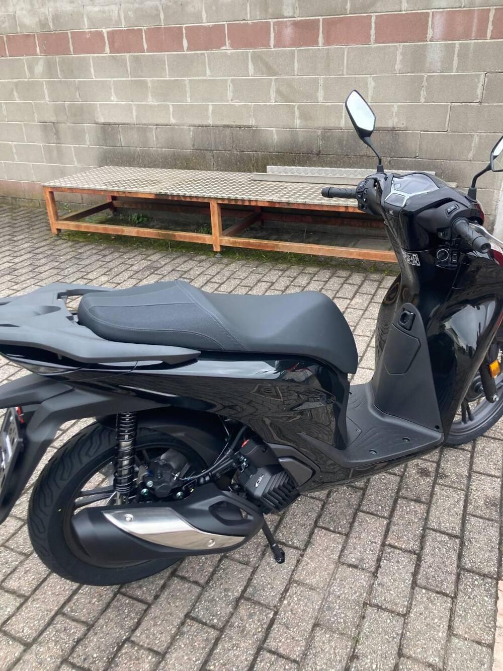 Honda SH 125i (2024 - 25) (4)