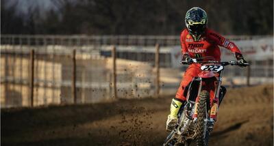 Ducati Desmo450MX: pronta a scendere in pista con Tony Cairoli? [VIDEO]
