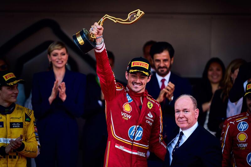 Charles Leclerc e S.A.S il Principe Alberto II di Monaco al Gran Premio di Montecarlo 2024