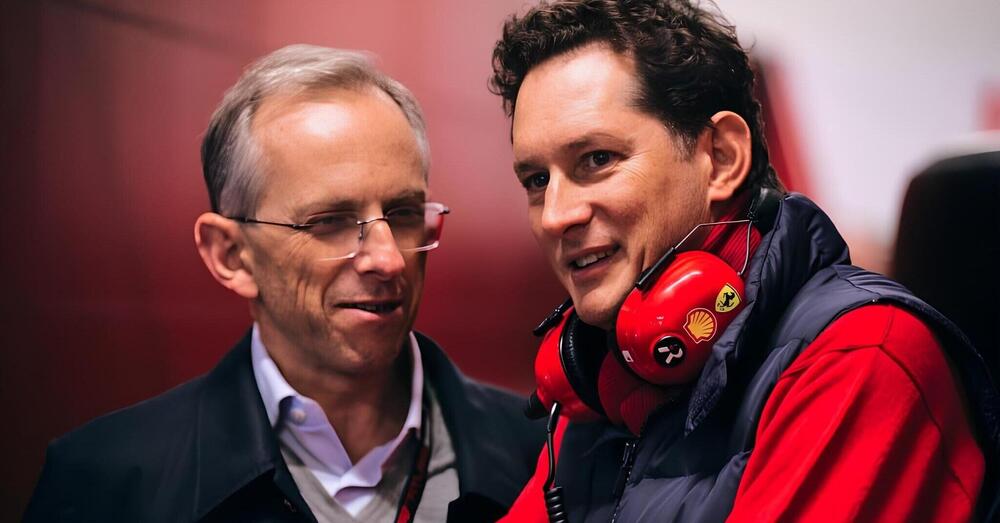 Ferrari &ldquo;sexy&rdquo; dalla Formula 1 alla Borsa, merito di John Elkann o...? E sul futuro del Cavallino parla il ceo Benedetto Vigna: &ldquo;Continueremo a fare auto termiche ma...&rdquo;