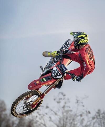 Tony Cairoli torna in pista con la Desmo 450 MX e i social esplodono! Le reazioni [VIDEO]