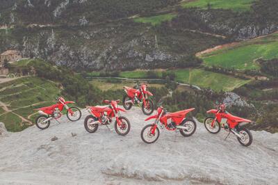 GASGAS aggiorna la gamma enduro per il 2025 e c'&egrave; il ritorno della EC 125