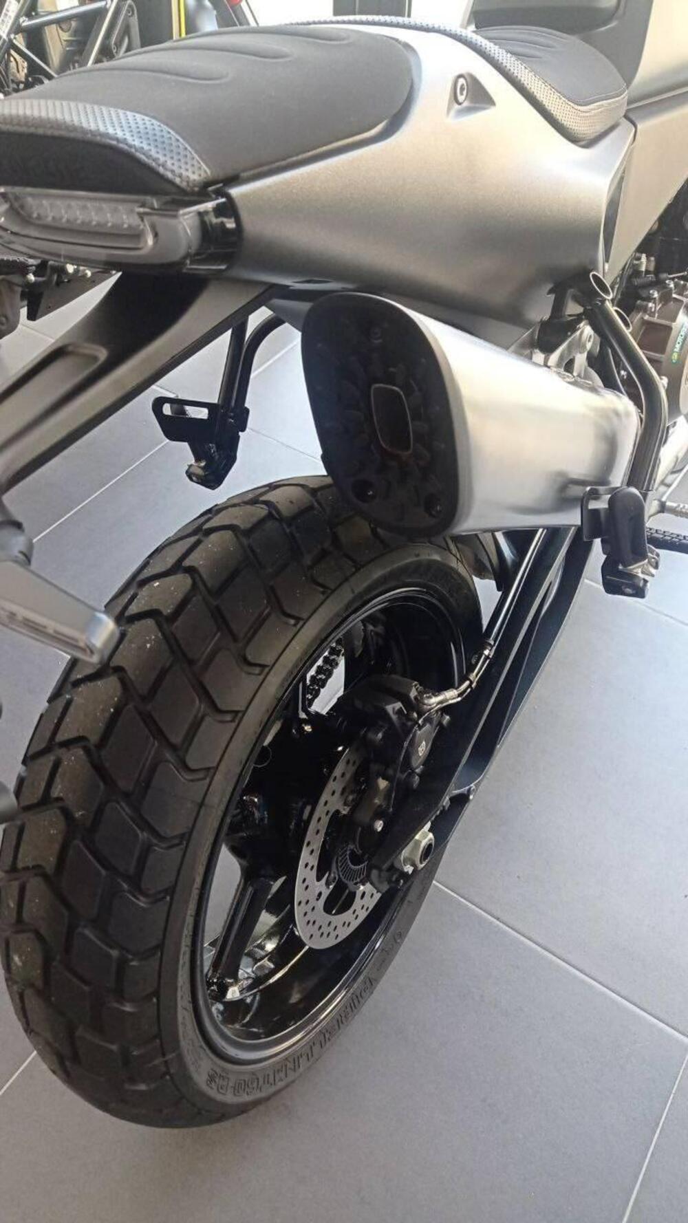 Husqvarna Svartpilen 801 (2024 - 25) (8)