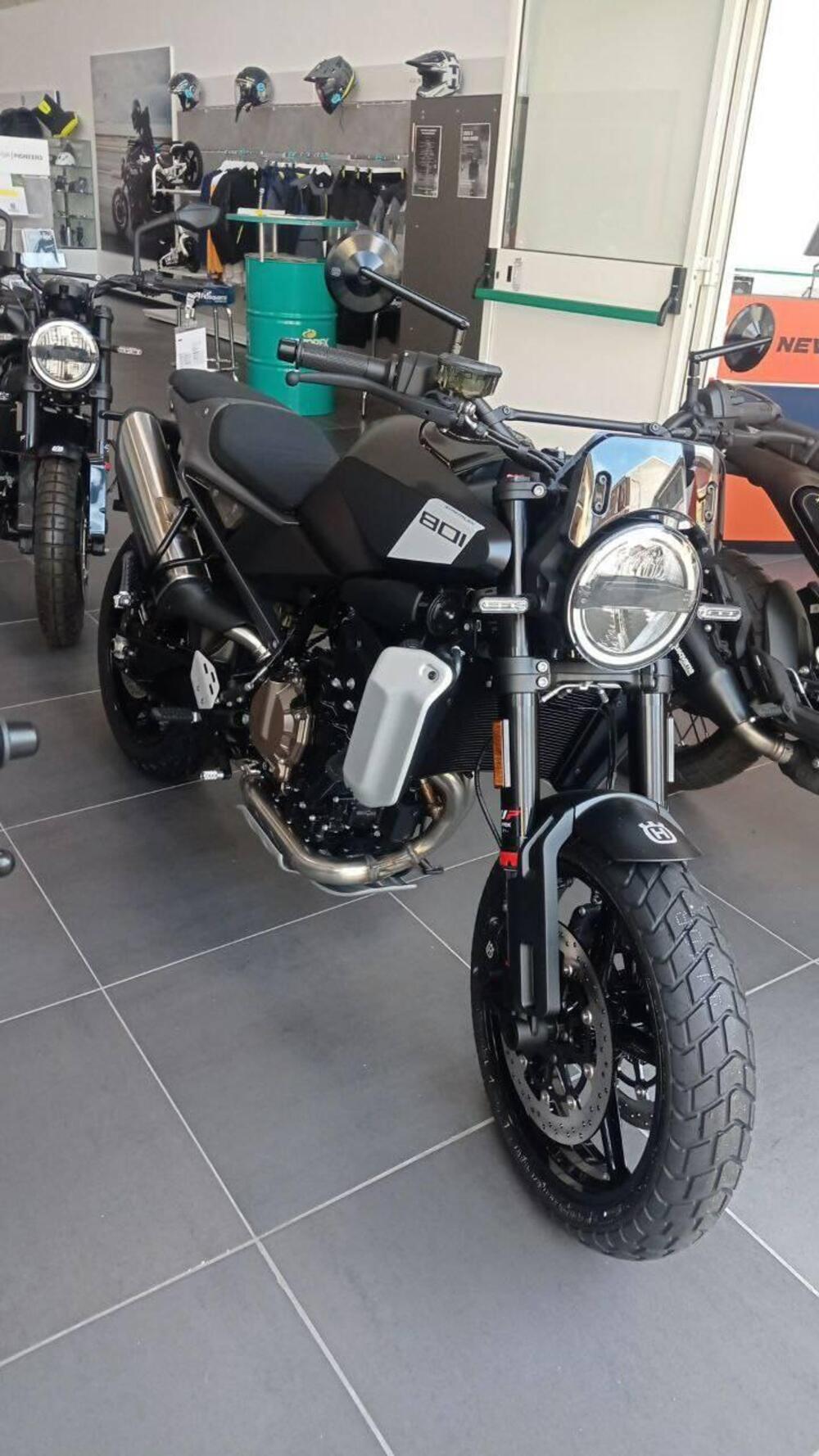 Husqvarna Svartpilen 801 (2024 - 25) (9)