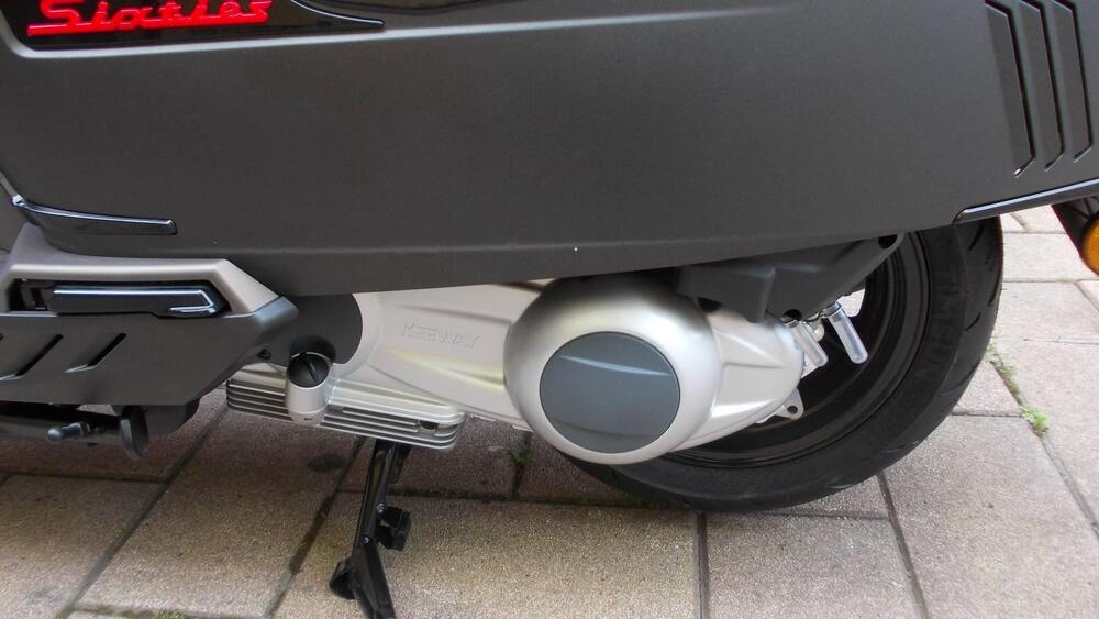 Keeway Motor Sixties 300i (2023 - 25) (7)