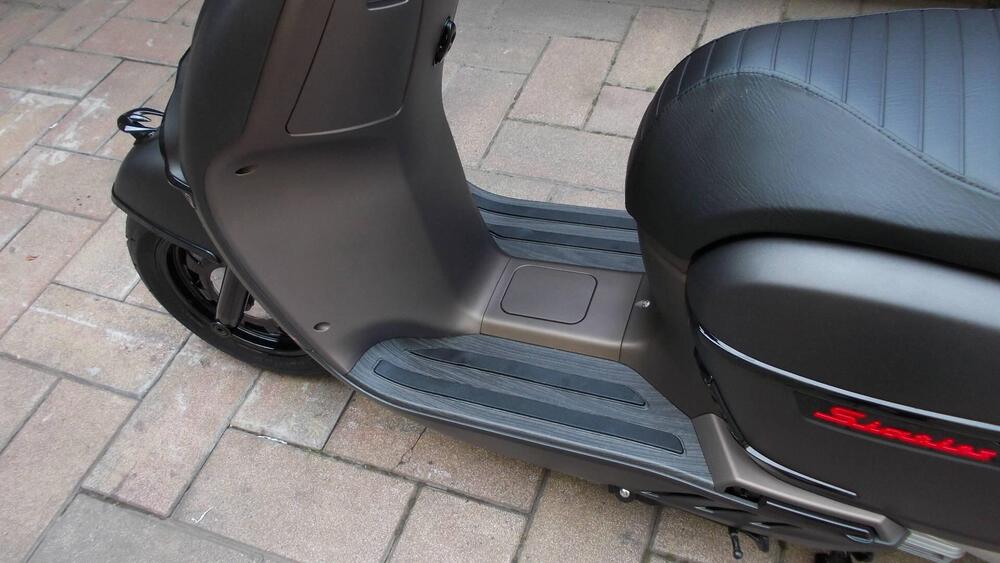 Keeway Motor Sixties 300i (2023 - 25) (8)