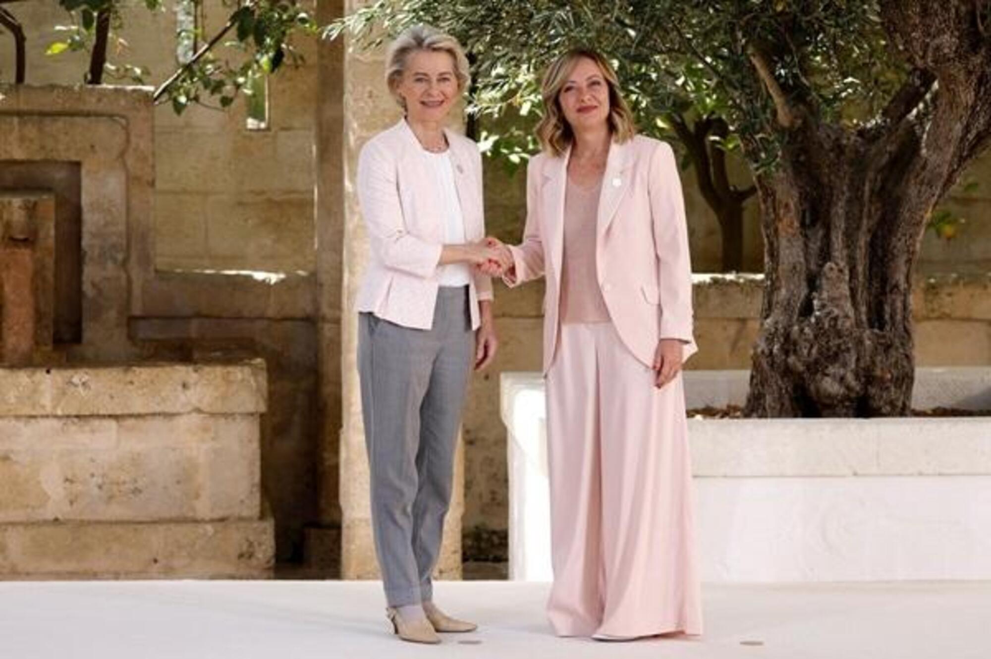 Giorgia Meloni e Ursula von der Leyen al G7 in Puglia