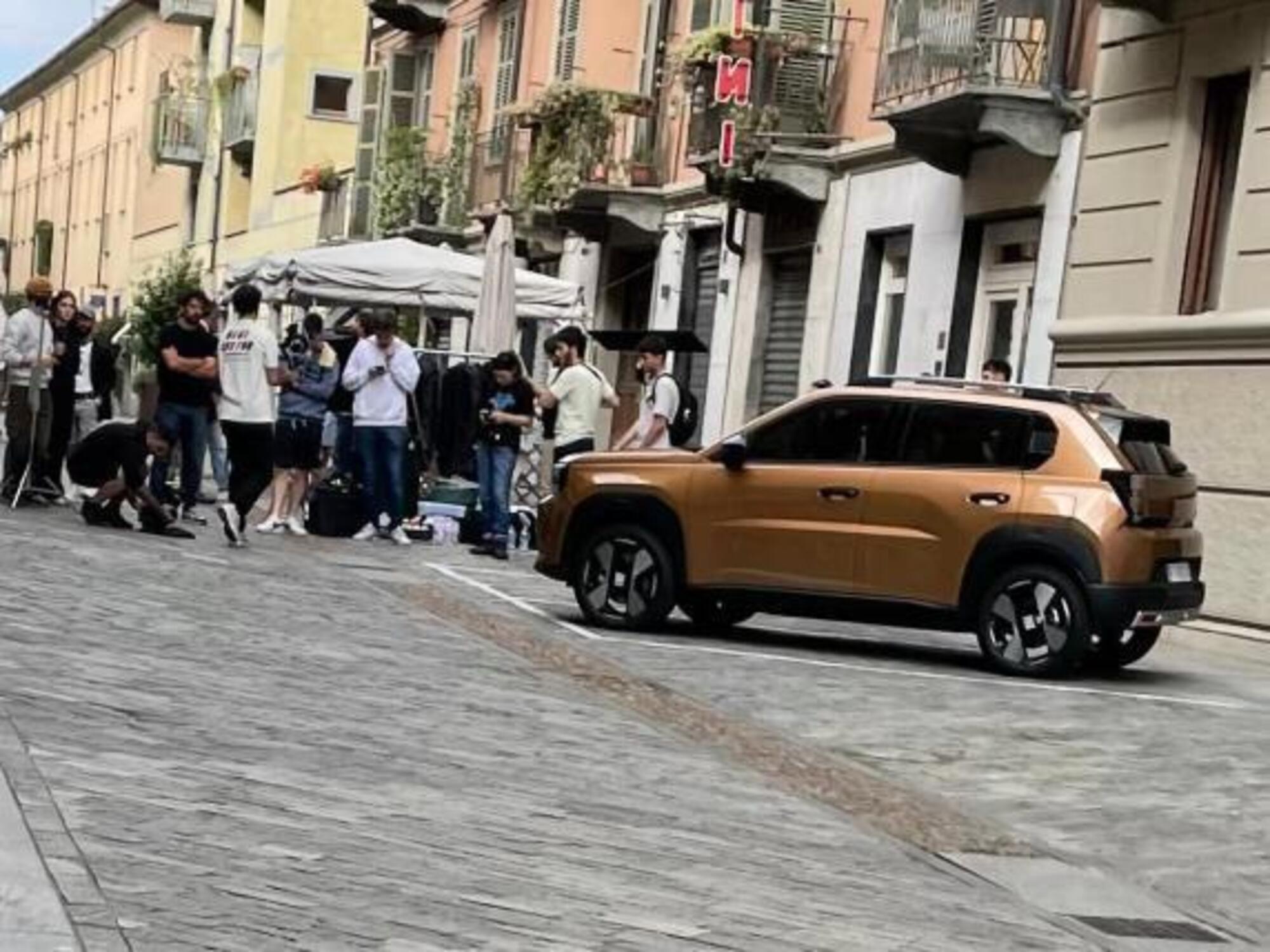 La Fiat Grande Panda fotografata a Torino durante le riprese dello spot