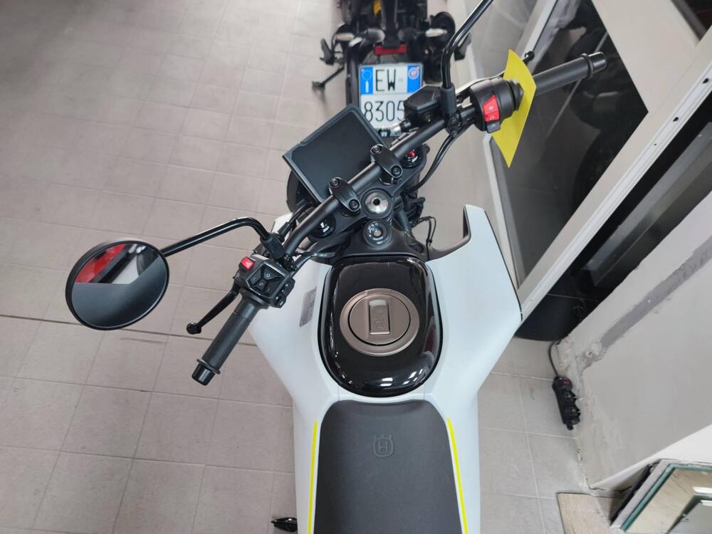 Husqvarna Svartpilen 401 (2024 - 25) (6)