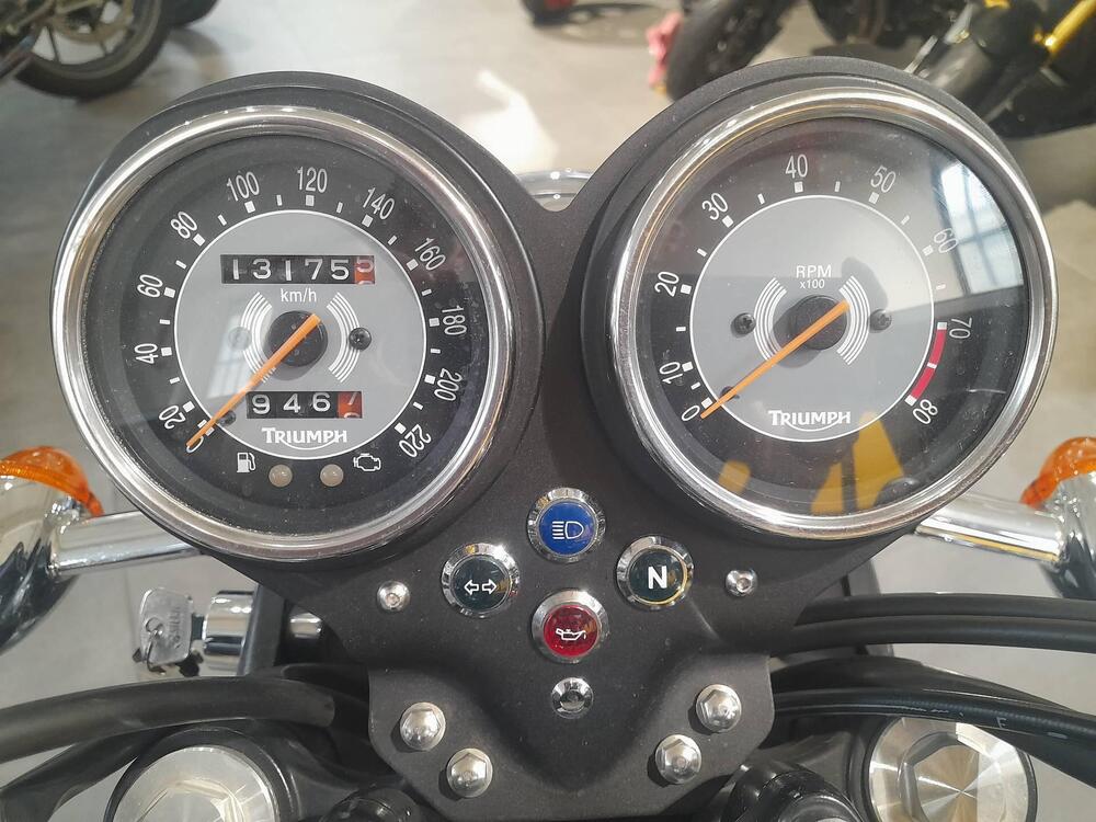 Triumph Bonneville T100 50th Anniversary (2009) (3)