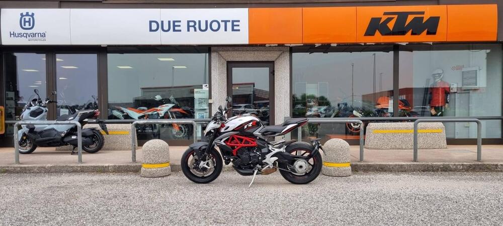 MV Agusta Brutale 800 RR (2017 - 20) (2)